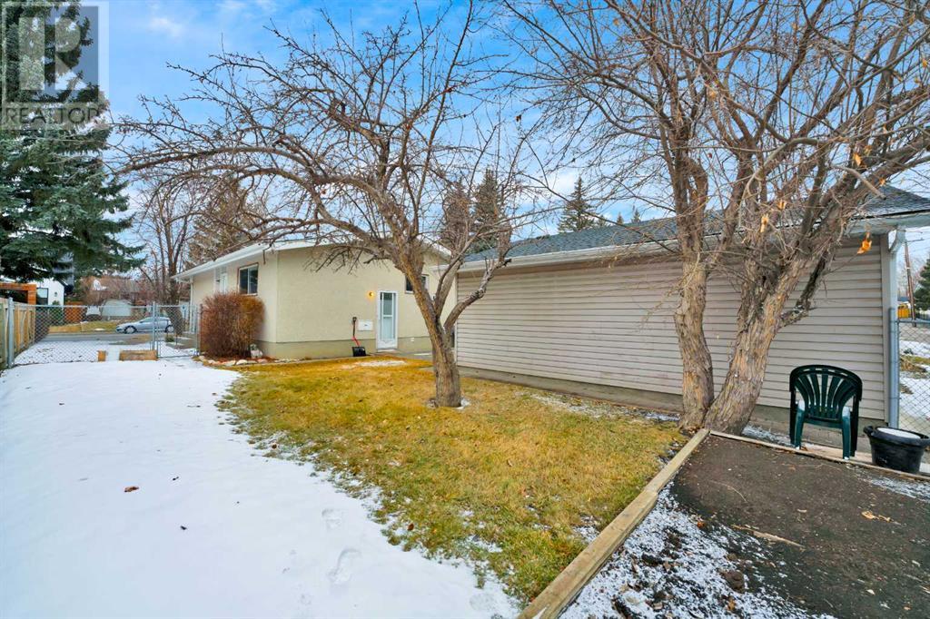 Property at 6512 34 Street SW image 4