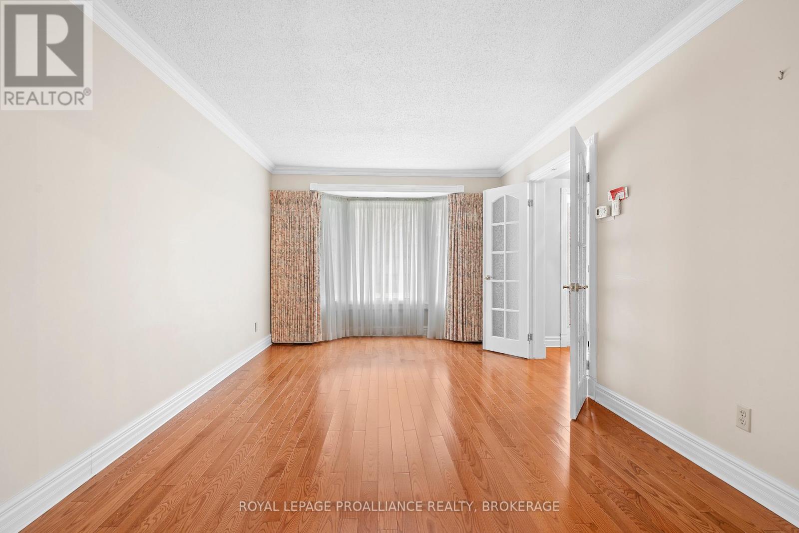 562 Sycamore Street, Kingston, Ontario  K7M 7L8 - Photo 6 - X12130366