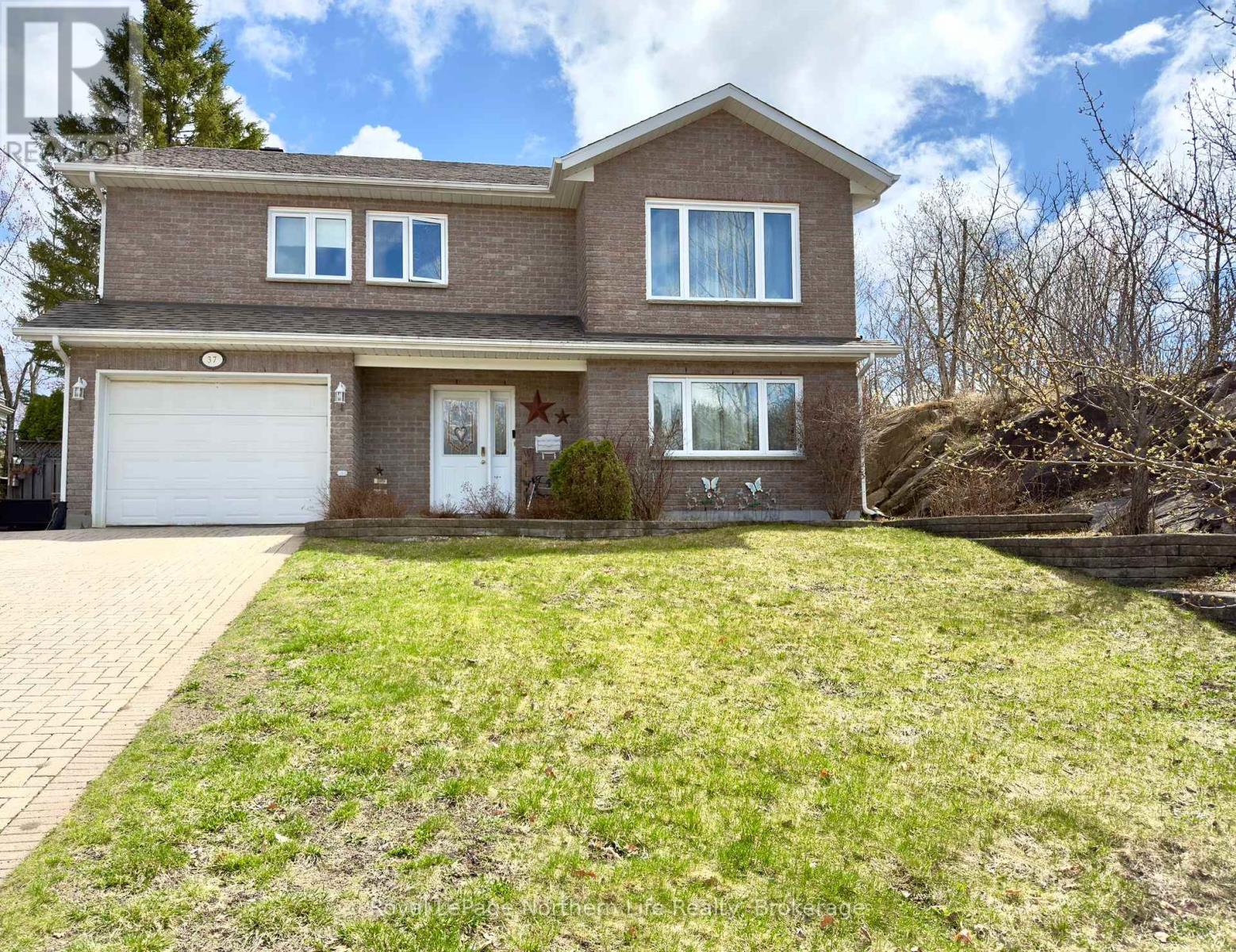Property at 37 SHALLOT CRESCENT N image 2