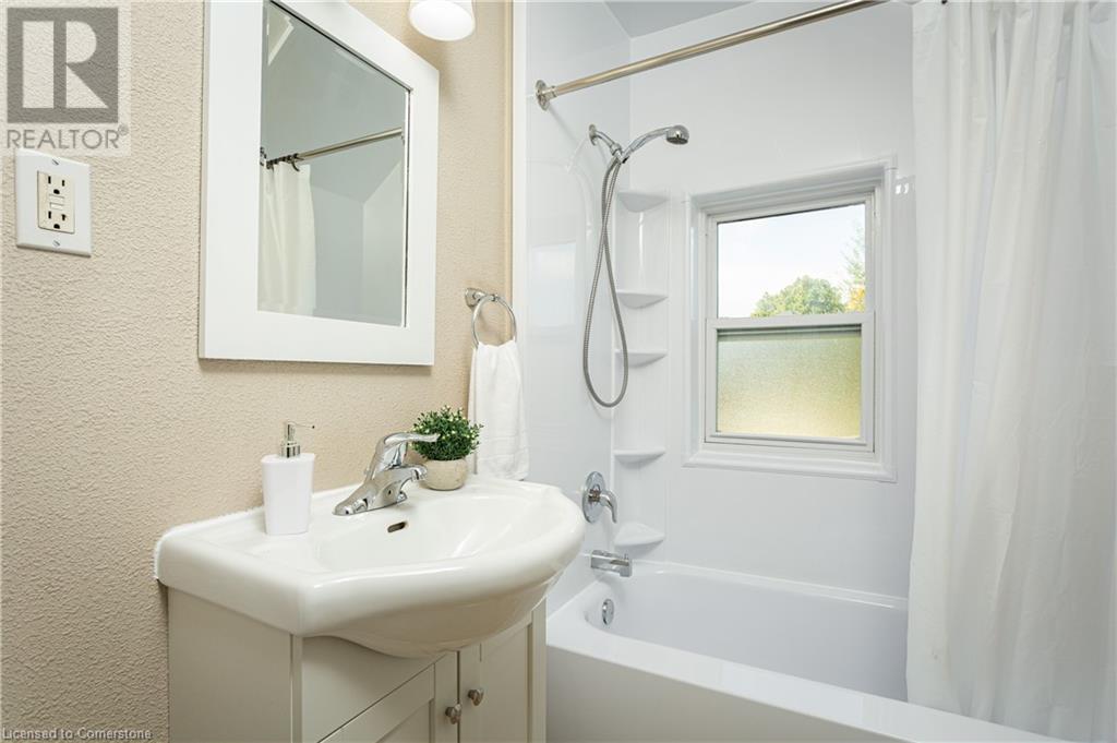 209 Weir Street N, Hamilton, Ontario  L8H 5G2 - Photo 22 - 40725356