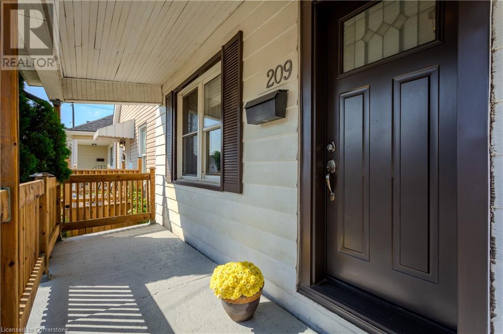 209 Weir Street N, Hamilton, Ontario  L8H 5G2 - Photo 3 - 40725356