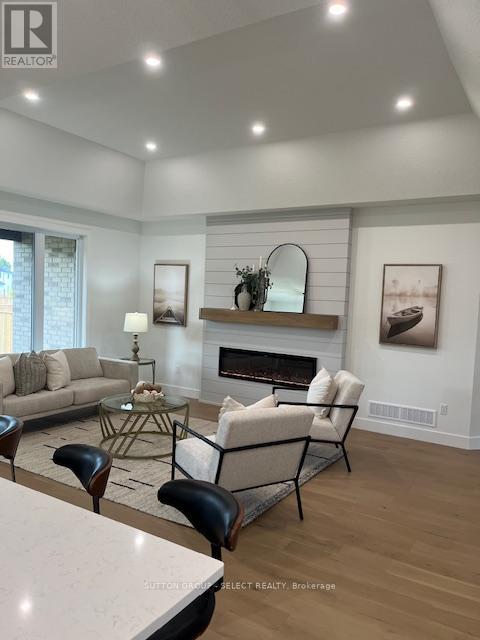 148 Foxborough Place, Thames Centre, Ontario  N0M 2P0 - Photo 8 - X12130260