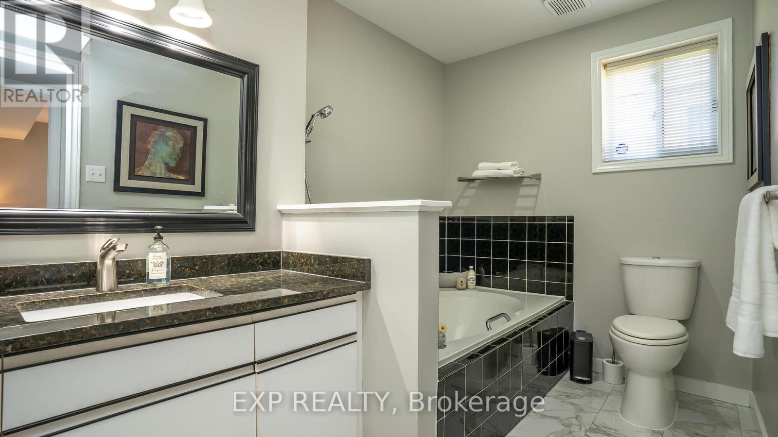 124 Robinson Lane, London North, Ontario  N5X 3V4 - Photo 17 - X12130342