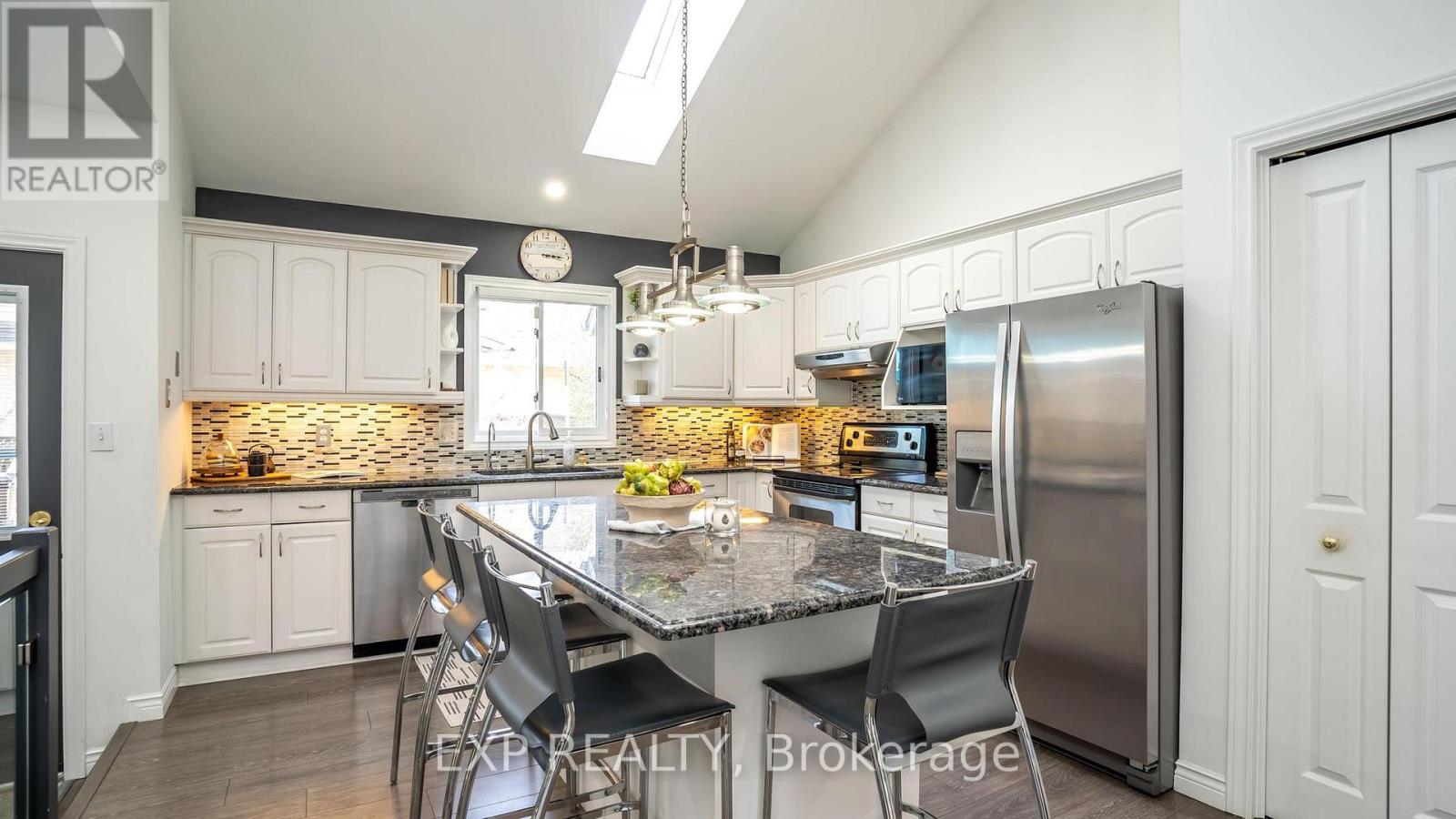 124 Robinson Lane, London North, Ontario  N5X 3V4 - Photo 5 - X12130342