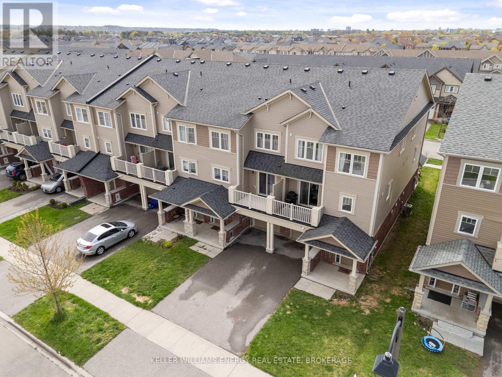 69 Tabaret Crescent, Oshawa, Ontario  L1L 0G5 - Photo 3 - E12130259