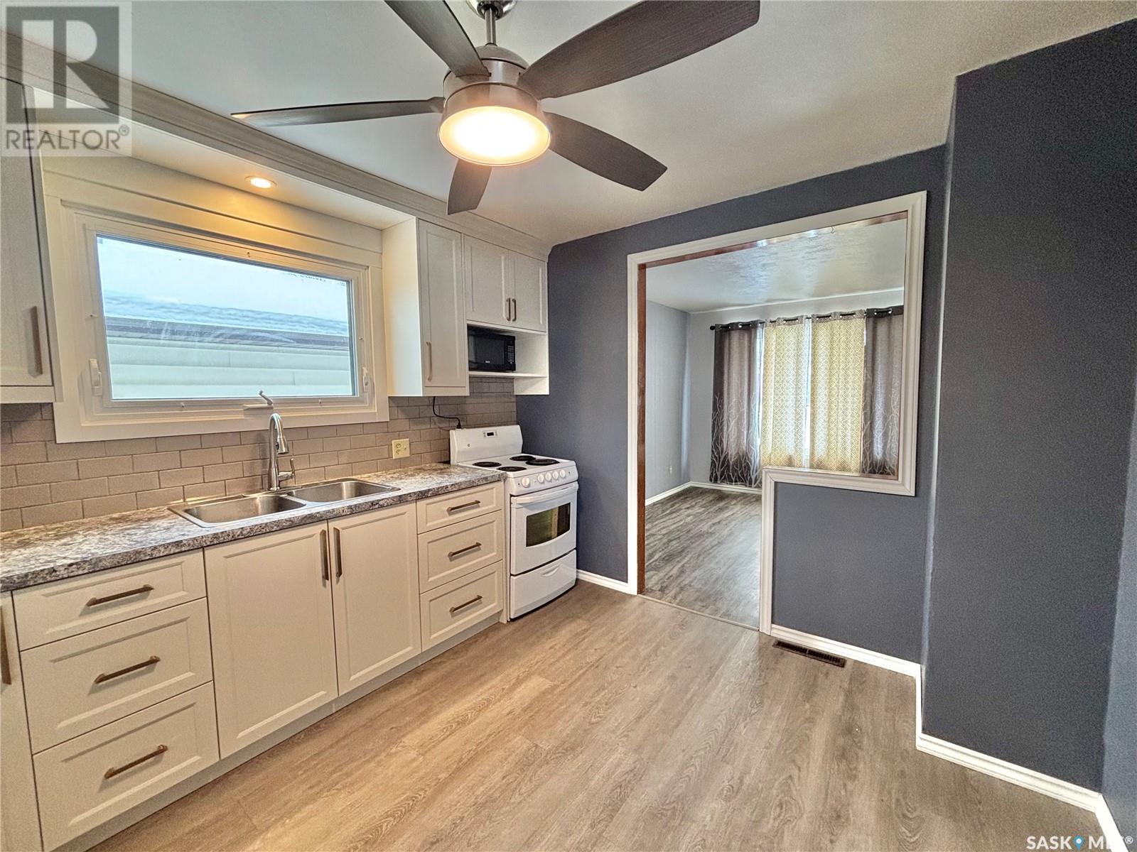 374 Betts Avenue, Yorkton, Saskatchewan  S3N 1M4 - Photo 2 - SK995961