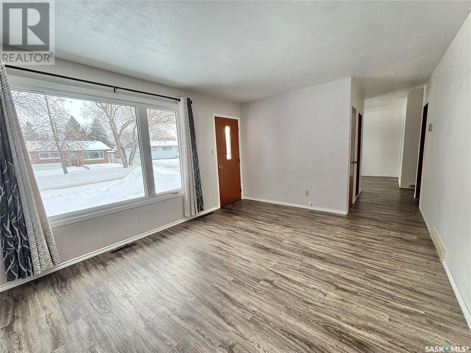 374 Betts Avenue, Yorkton, Saskatchewan  S3N 1M4 - Photo 8 - SK995961
