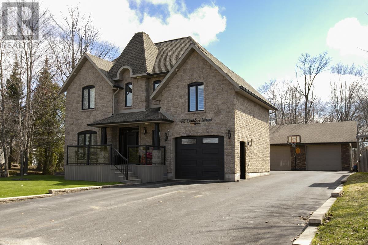 42 Dablon St, Sault Ste. Marie, Ontario  P6B 5E6 - Photo 1 - SM251007