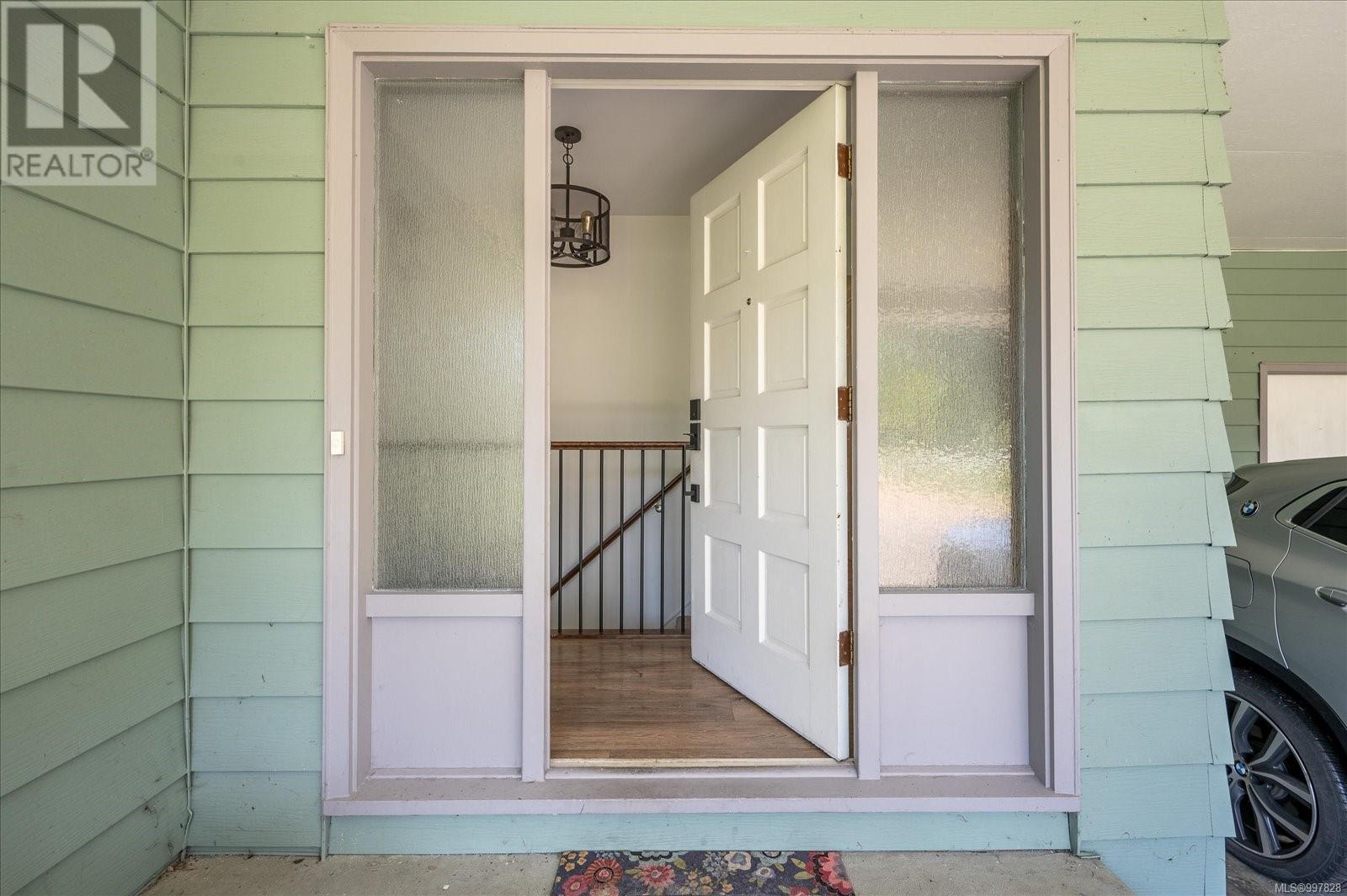 Property at 6657 Valley View Dr image 4