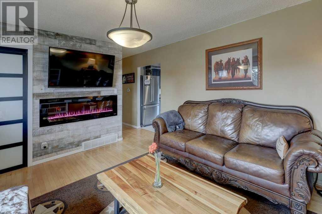Property at 1509 38 Street SE image 4