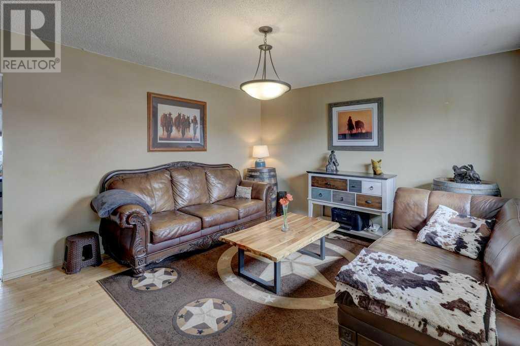 Property at 1509 38 Street SE image 3