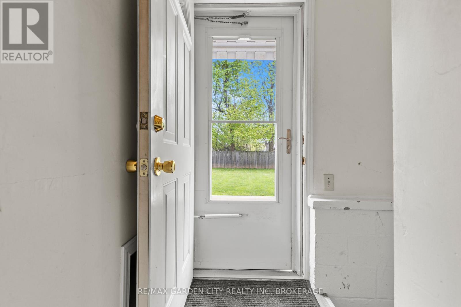 5209 Ontario Avenue, Niagara Falls (Downtown), Ontario  L2E 3R7 - Photo 18 - X12130345