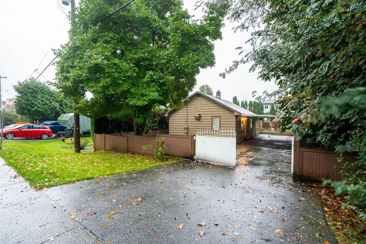 27284 30 Avenue, Langley, British Columbia  V4W 3J6 - Photo 2 - R2999233