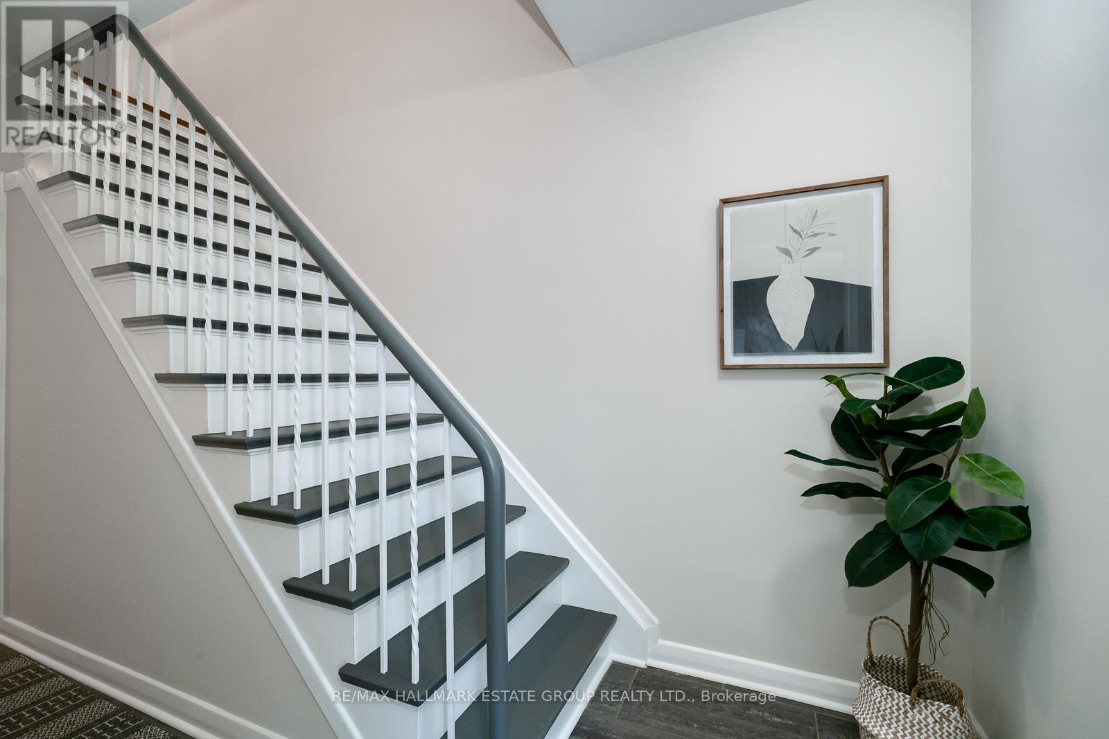279 Hiawatha Road, Toronto (Greenwood-Coxwell), Ontario  M4L 2Y3 - Photo 4 - E12130027