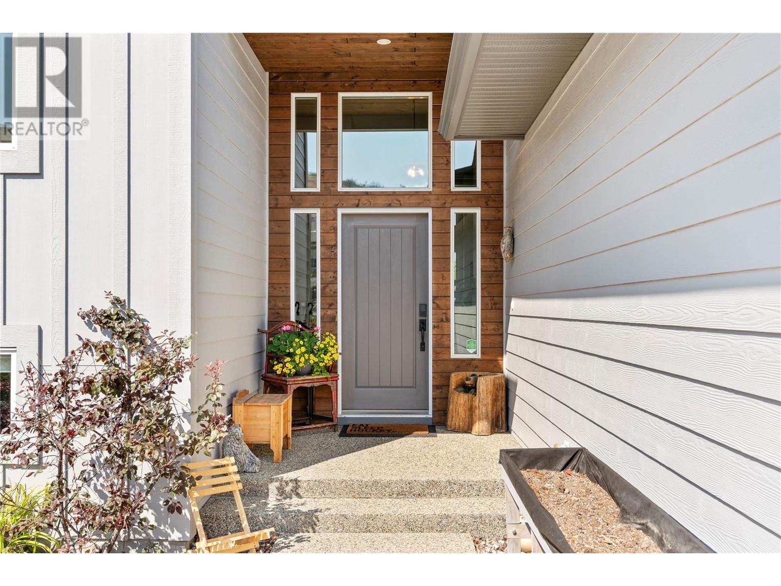 936 Mt Ida Drive, Vernon, British Columbia  V1B 4G2 - Photo 10 - 10346575