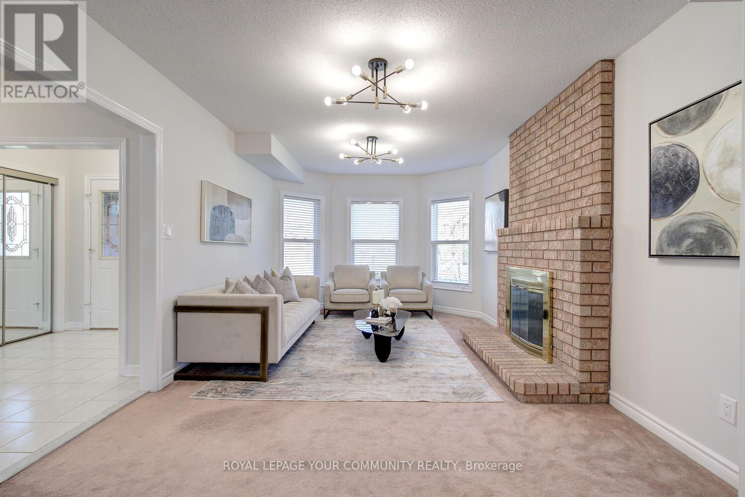 14 Hart Street, Richmond Hill, Ontario  L4C 8X2 - Photo 12 - N12130070