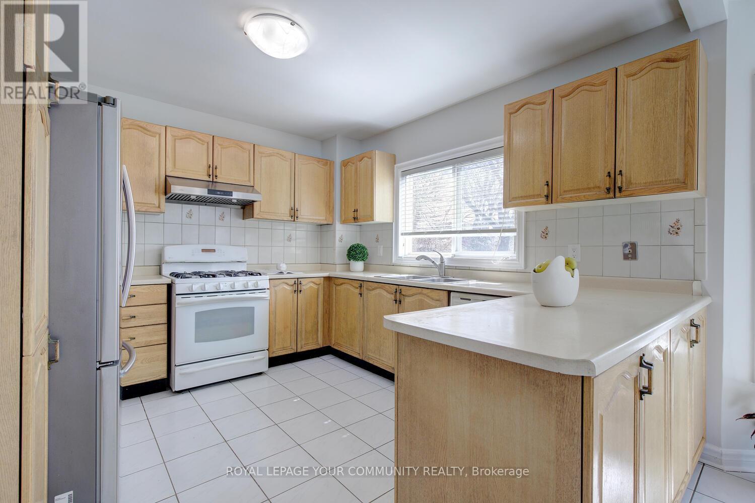 14 Hart Street, Richmond Hill, Ontario  L4C 8X2 - Photo 19 - N12130070