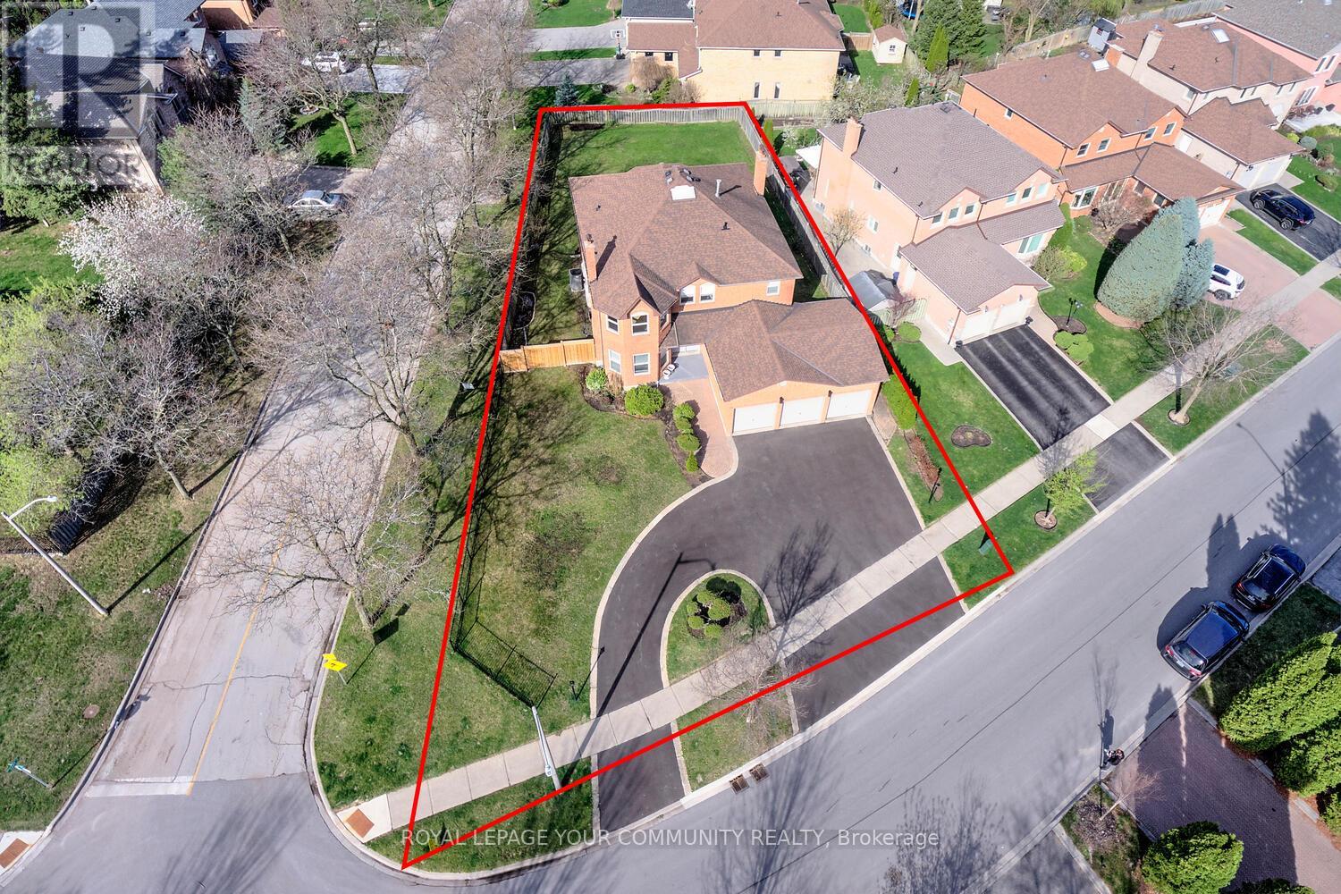 14 Hart Street, Richmond Hill, Ontario  L4C 8X2 - Photo 2 - N12130070