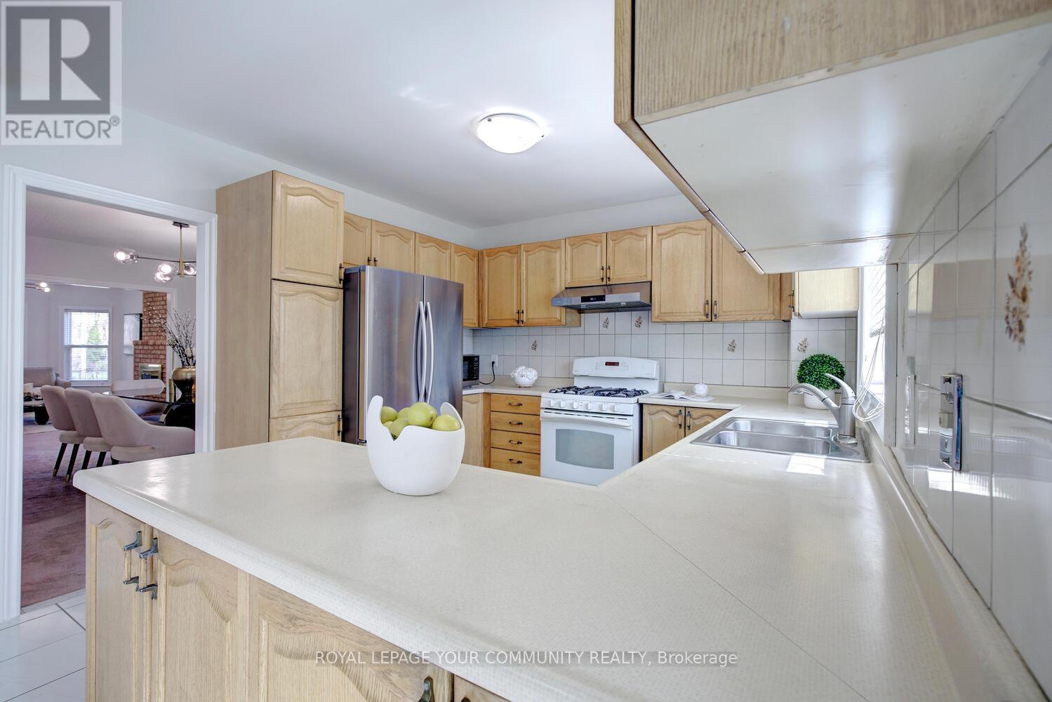 14 Hart Street, Richmond Hill, Ontario  L4C 8X2 - Photo 20 - N12130070