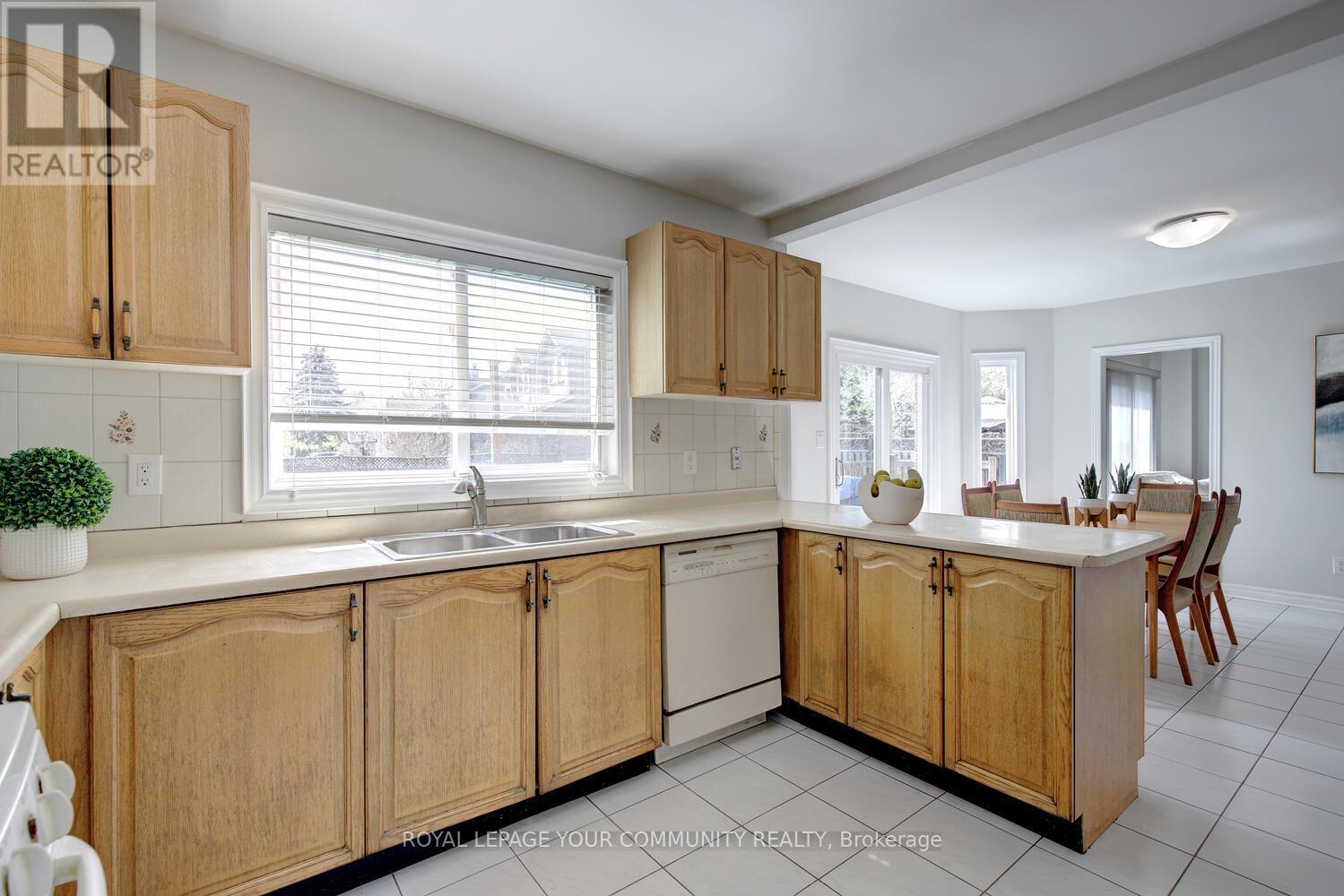 14 Hart Street, Richmond Hill, Ontario  L4C 8X2 - Photo 21 - N12130070