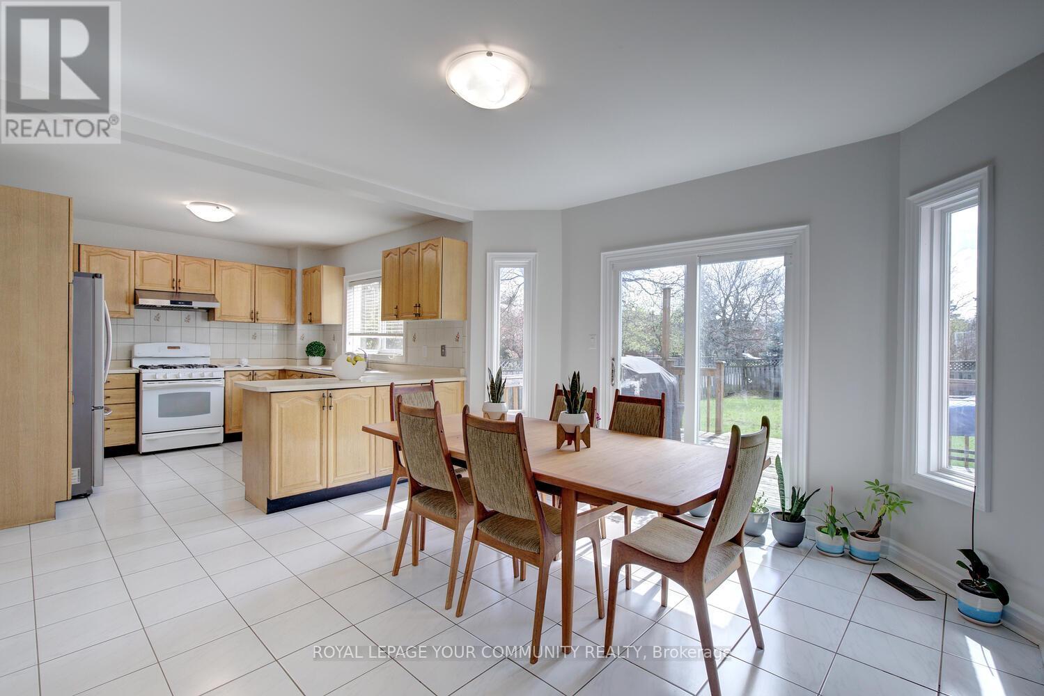 14 Hart Street, Richmond Hill, Ontario  L4C 8X2 - Photo 23 - N12130070