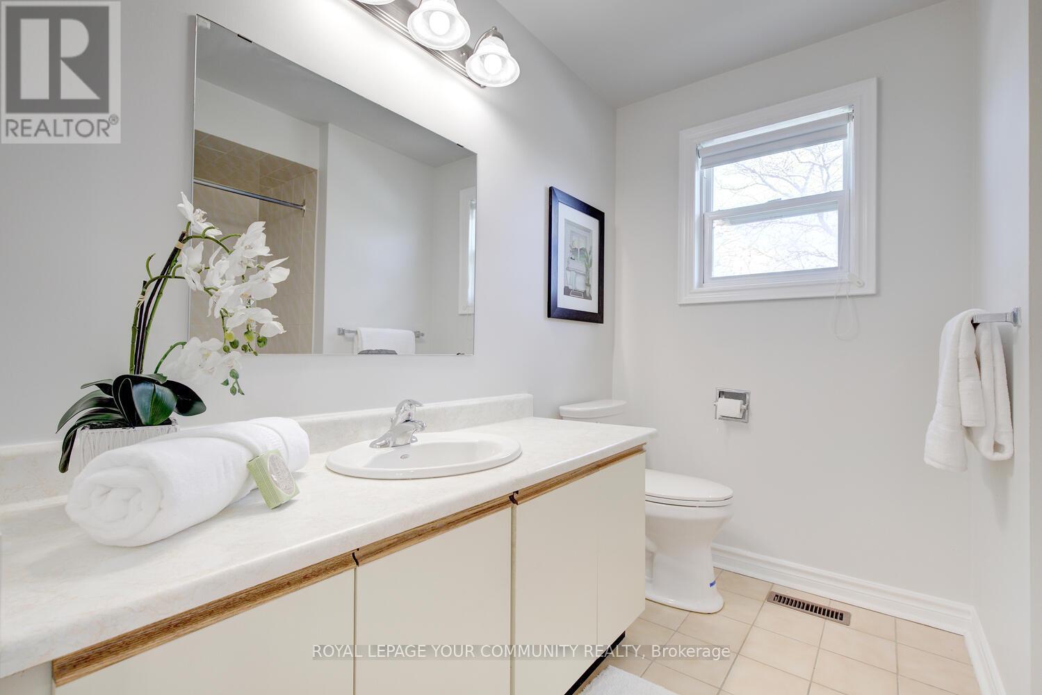 14 Hart Street, Richmond Hill, Ontario  L4C 8X2 - Photo 36 - N12130070