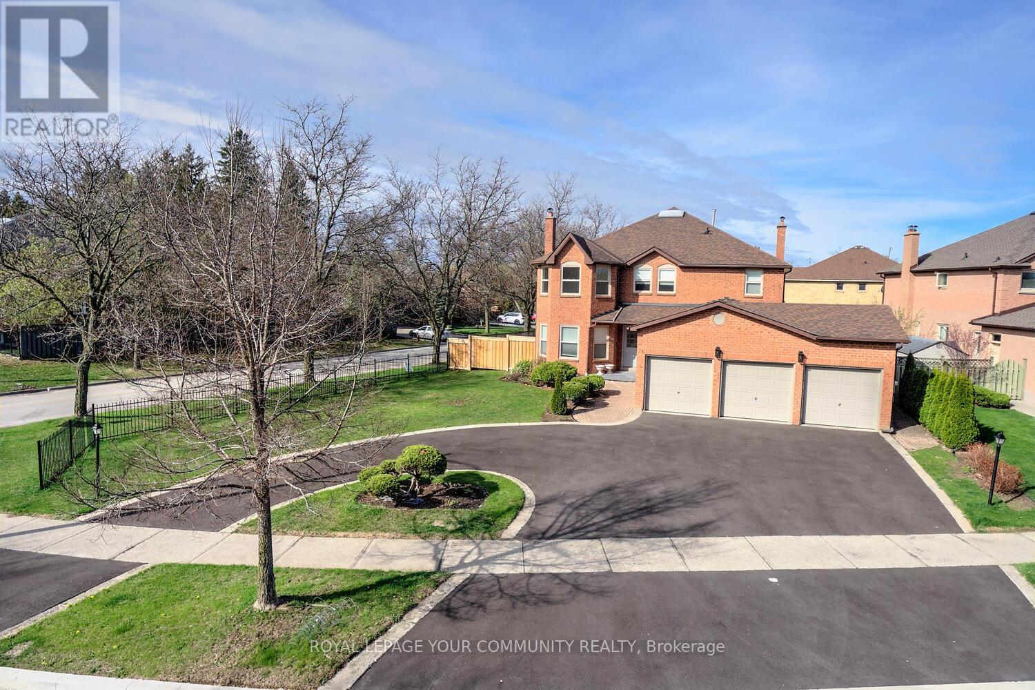 14 Hart Street, Richmond Hill, Ontario  L4C 8X2 - Photo 4 - N12130070