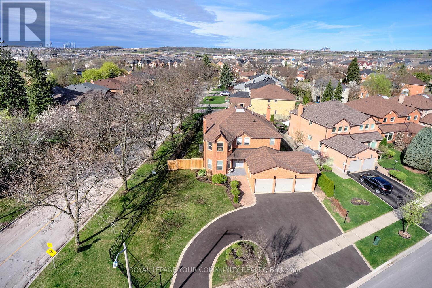14 Hart Street, Richmond Hill, Ontario  L4C 8X2 - Photo 40 - N12130070