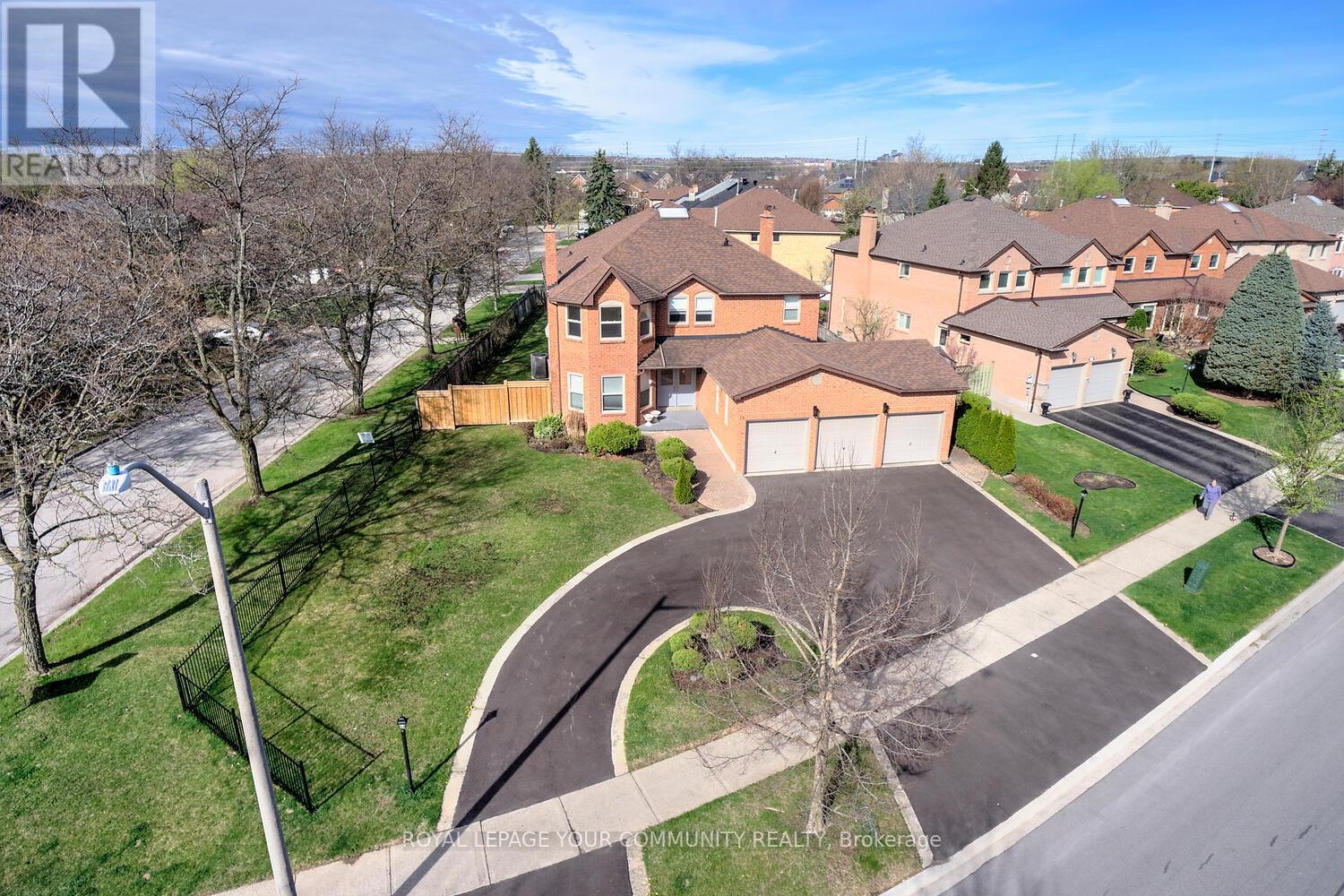 14 Hart Street, Richmond Hill, Ontario  L4C 8X2 - Photo 43 - N12130070
