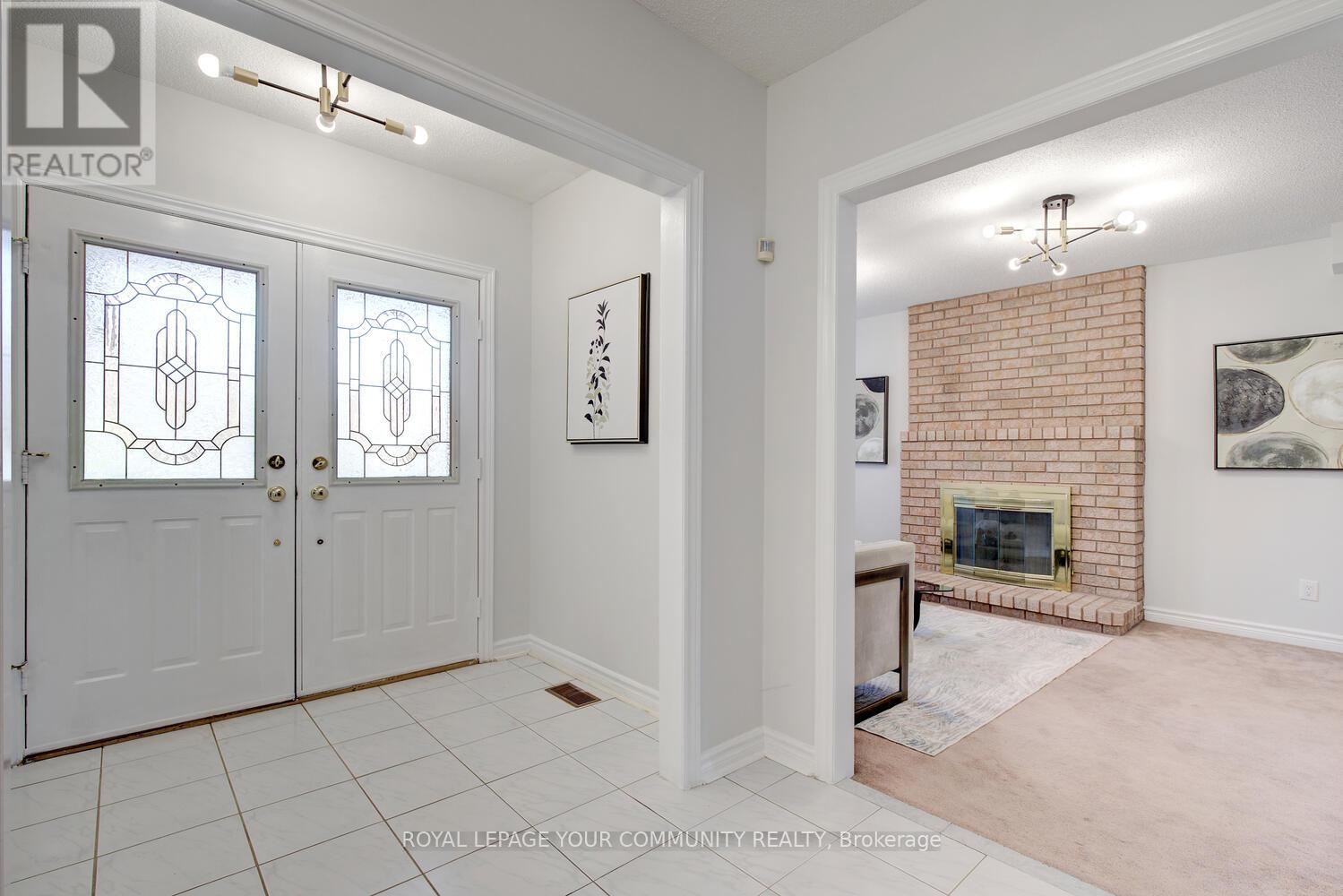 14 Hart Street, Richmond Hill, Ontario  L4C 8X2 - Photo 9 - N12130070