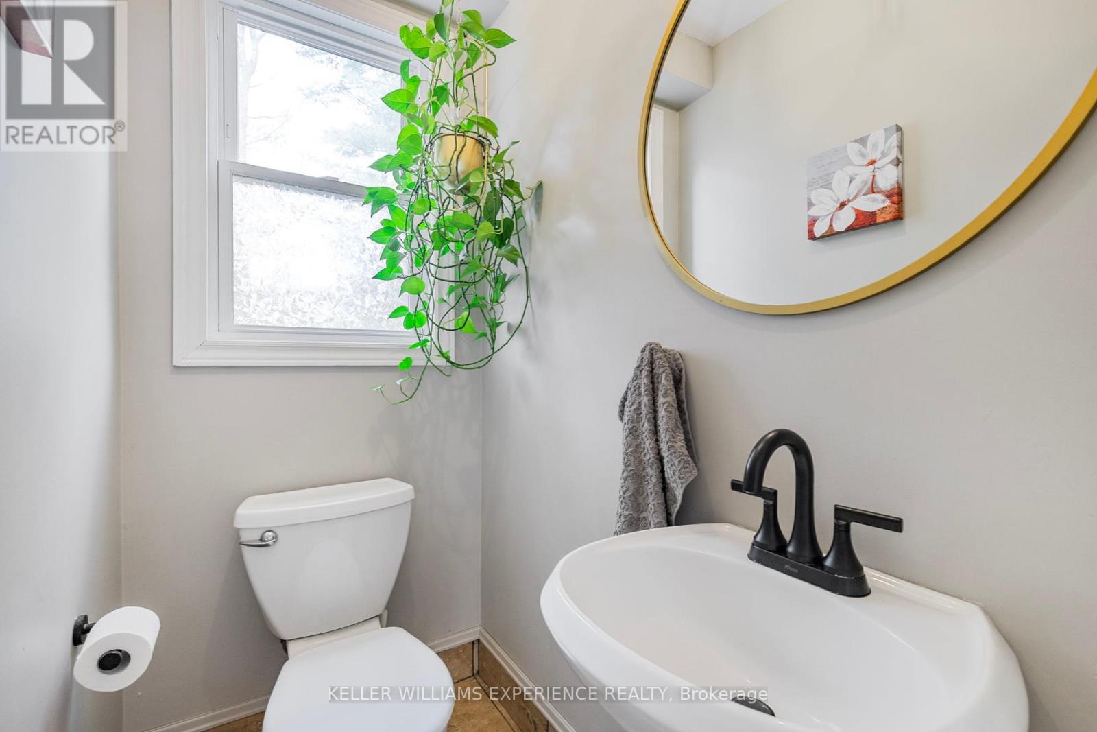 31 Lawrence Avenue, Springwater, Ontario  L9X 0W4 - Photo 10 - S12130013