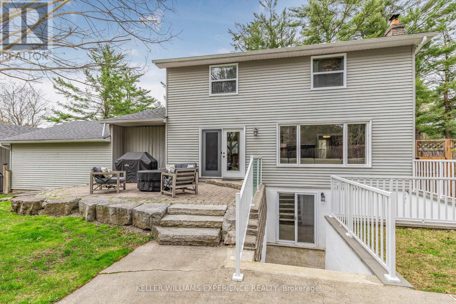31 Lawrence Avenue, Springwater, Ontario  L9X 0W4 - Photo 20 - S12130013