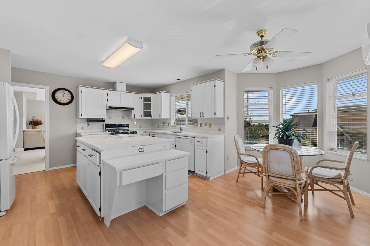 15837 Pacific Avenue, White Rock, British Columbia  V4B 1S8 - Photo 9 - R2998512