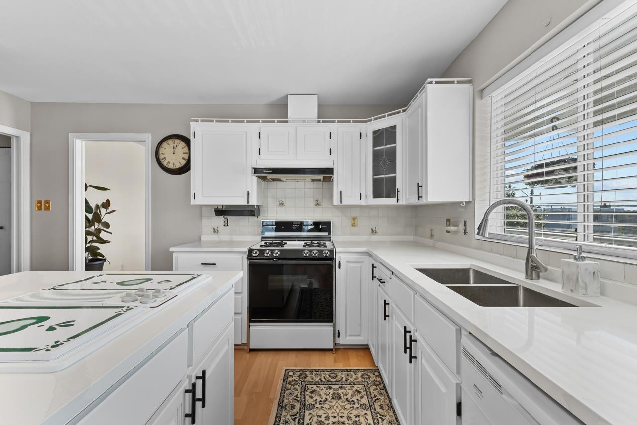 15837 Pacific Avenue, White Rock, British Columbia  V4B 1S8 - Photo 11 - R2998512