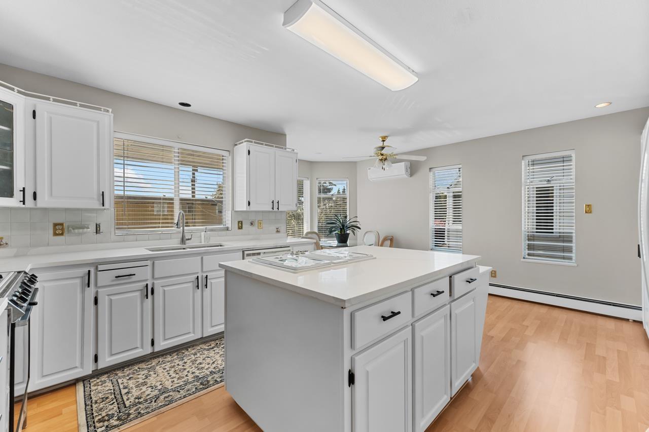 15837 Pacific Avenue, White Rock, British Columbia  V4B 1S8 - Photo 10 - R2998512