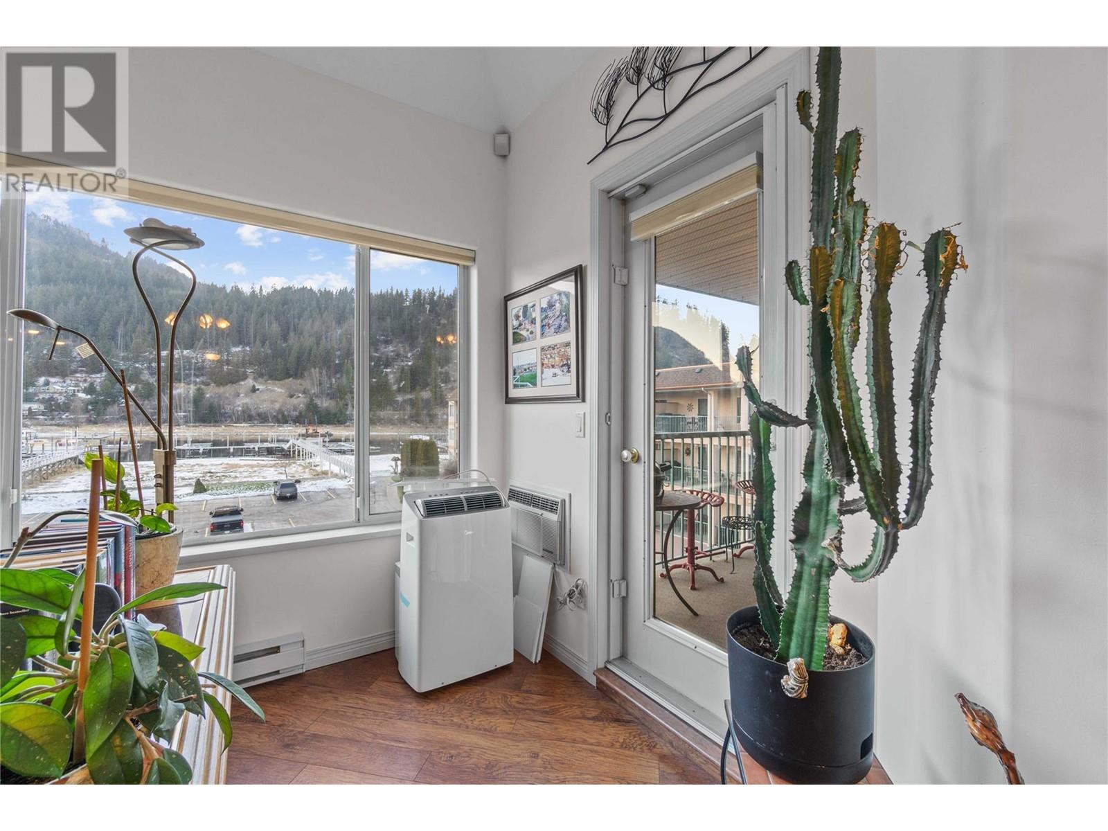 1002 Riverside Avenue Unit# 305, Sicamous, BC V0E2V1