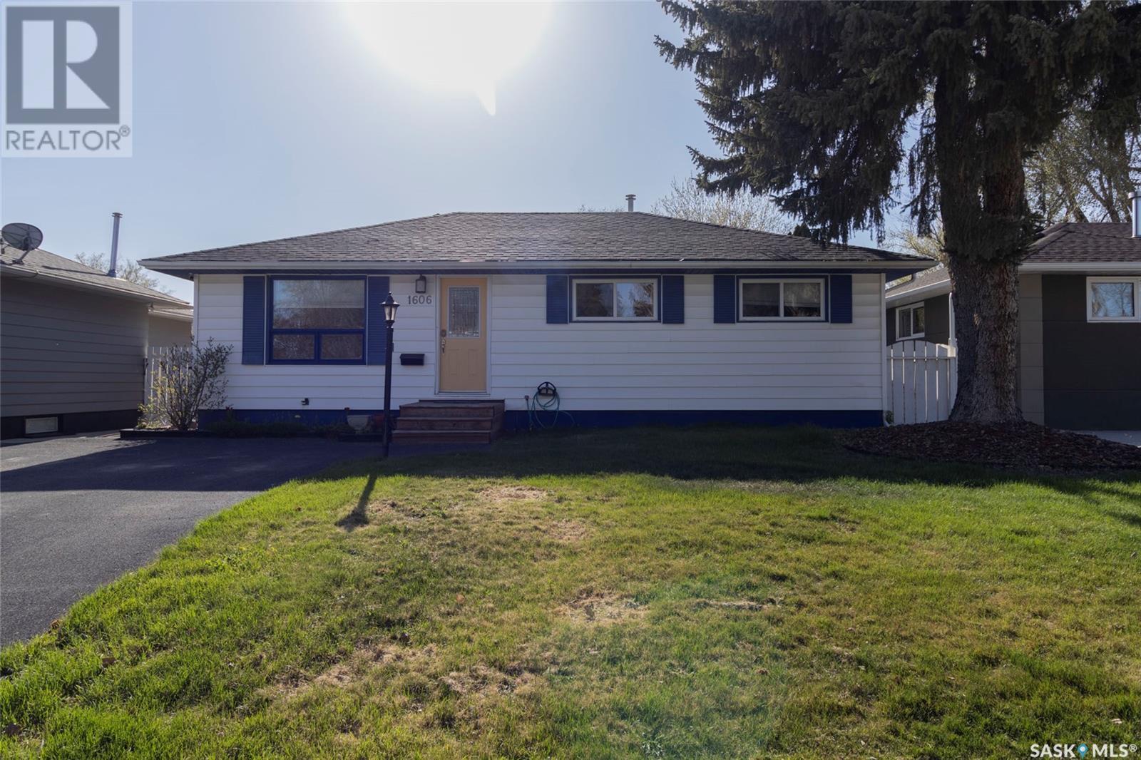 Property at 1606 Grosvenor AVENUE image 1