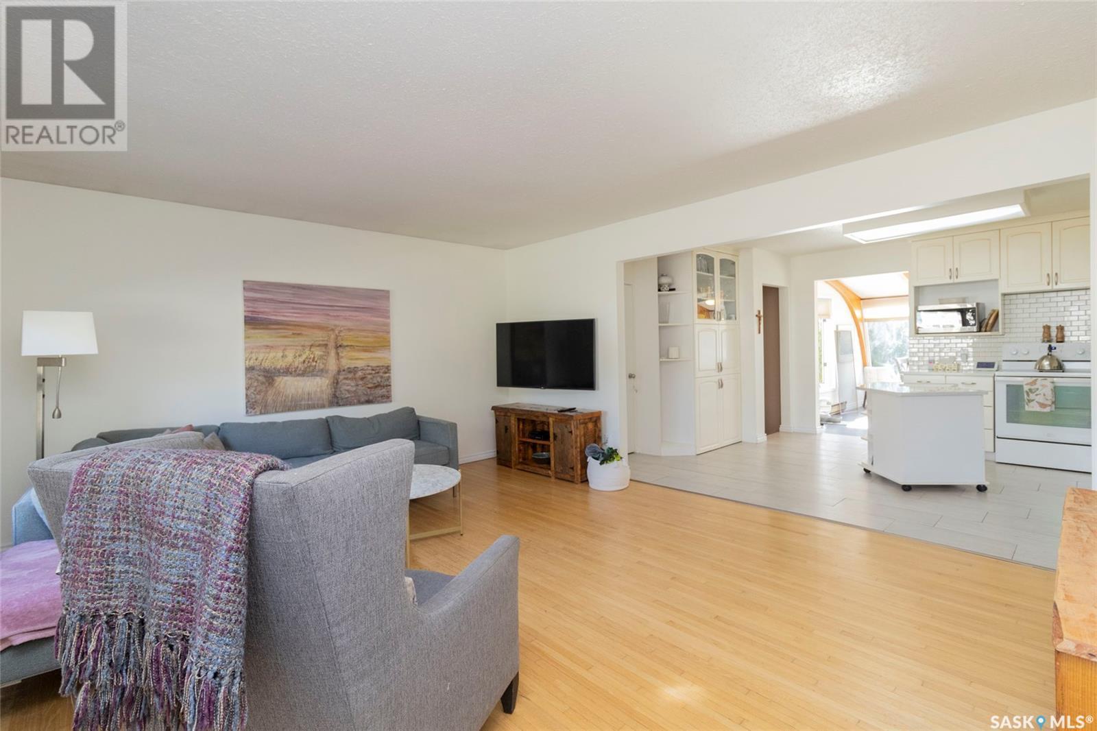 Property at 1606 Grosvenor AVENUE image 3