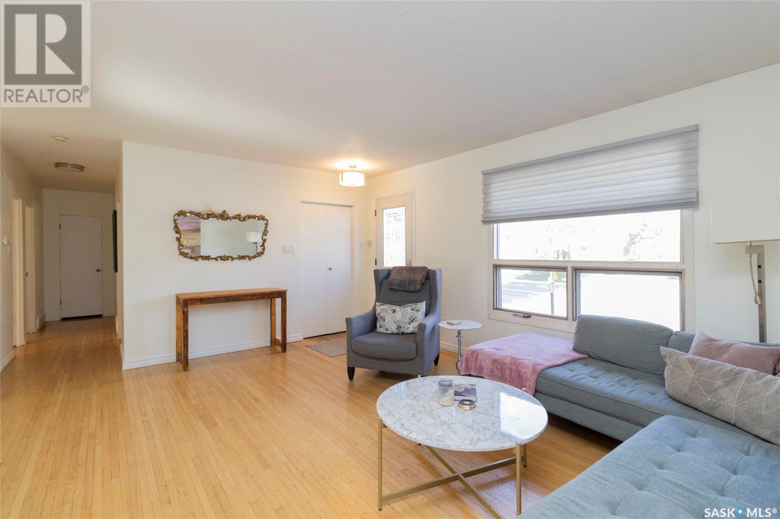 Property at 1606 Grosvenor AVENUE image 4