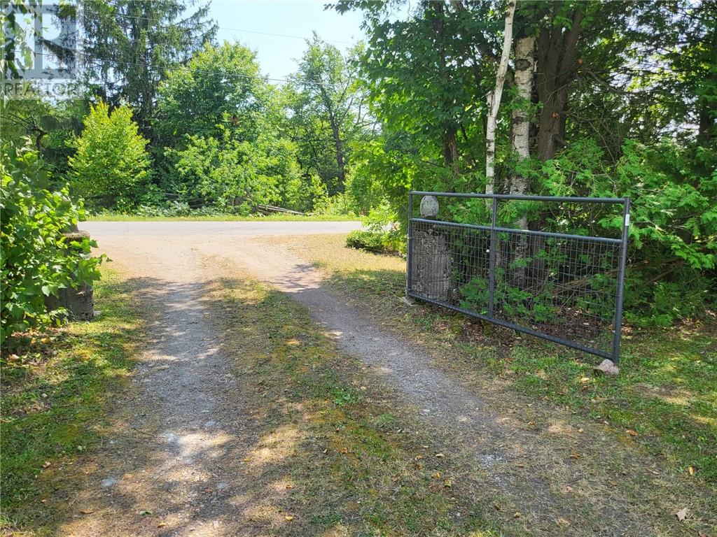 404 Perivale Road W, Manitoulin Island, Ontario  P0P 2B0 - Photo 3 - 2122106