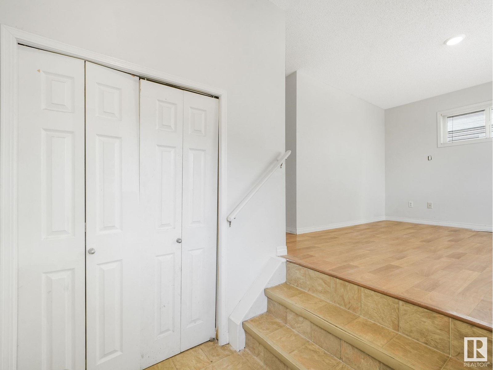 #23 130 Hyndman Cr Nw, Edmonton, Alberta  T5A 0E8 - Photo 2 - E4434892