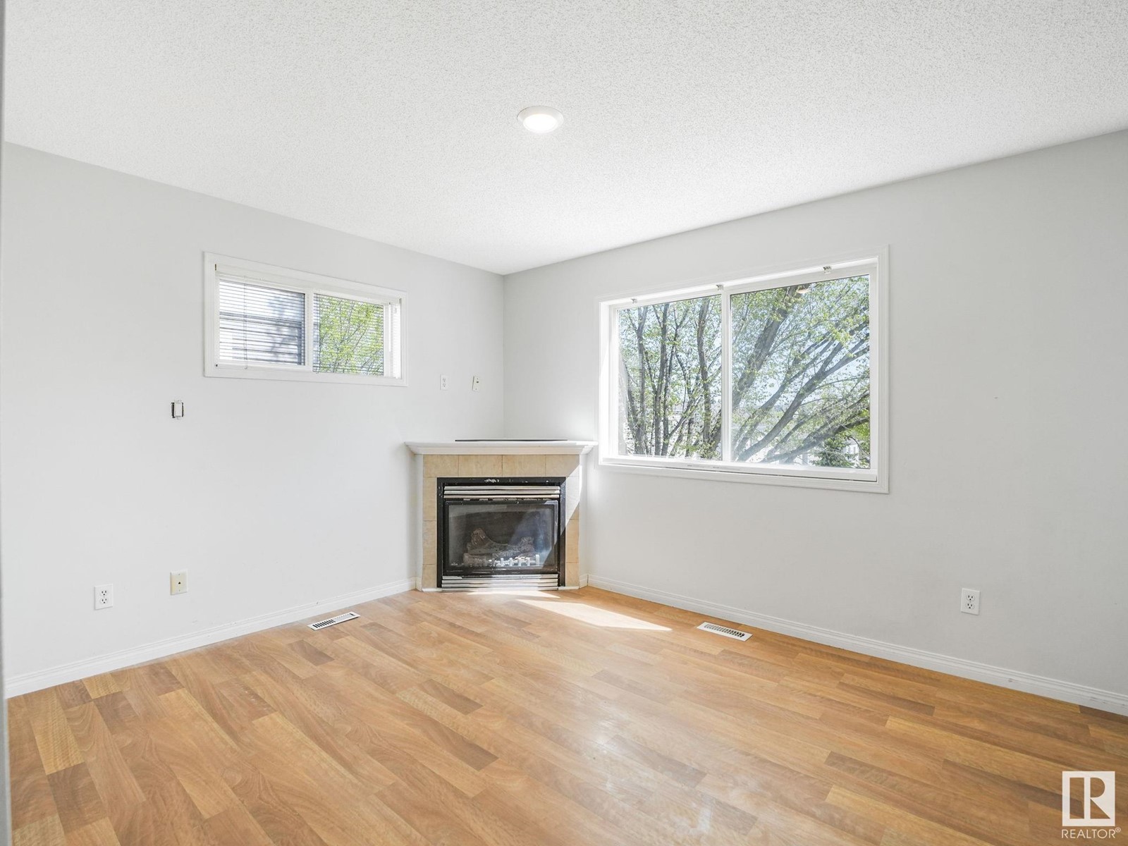 Property at #23 130 HYNDMAN CR NW image 3