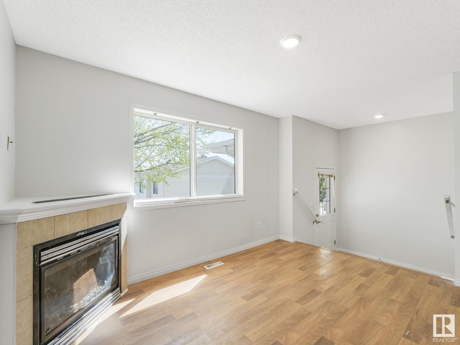 Property at #23 130 HYNDMAN CR NW image 4