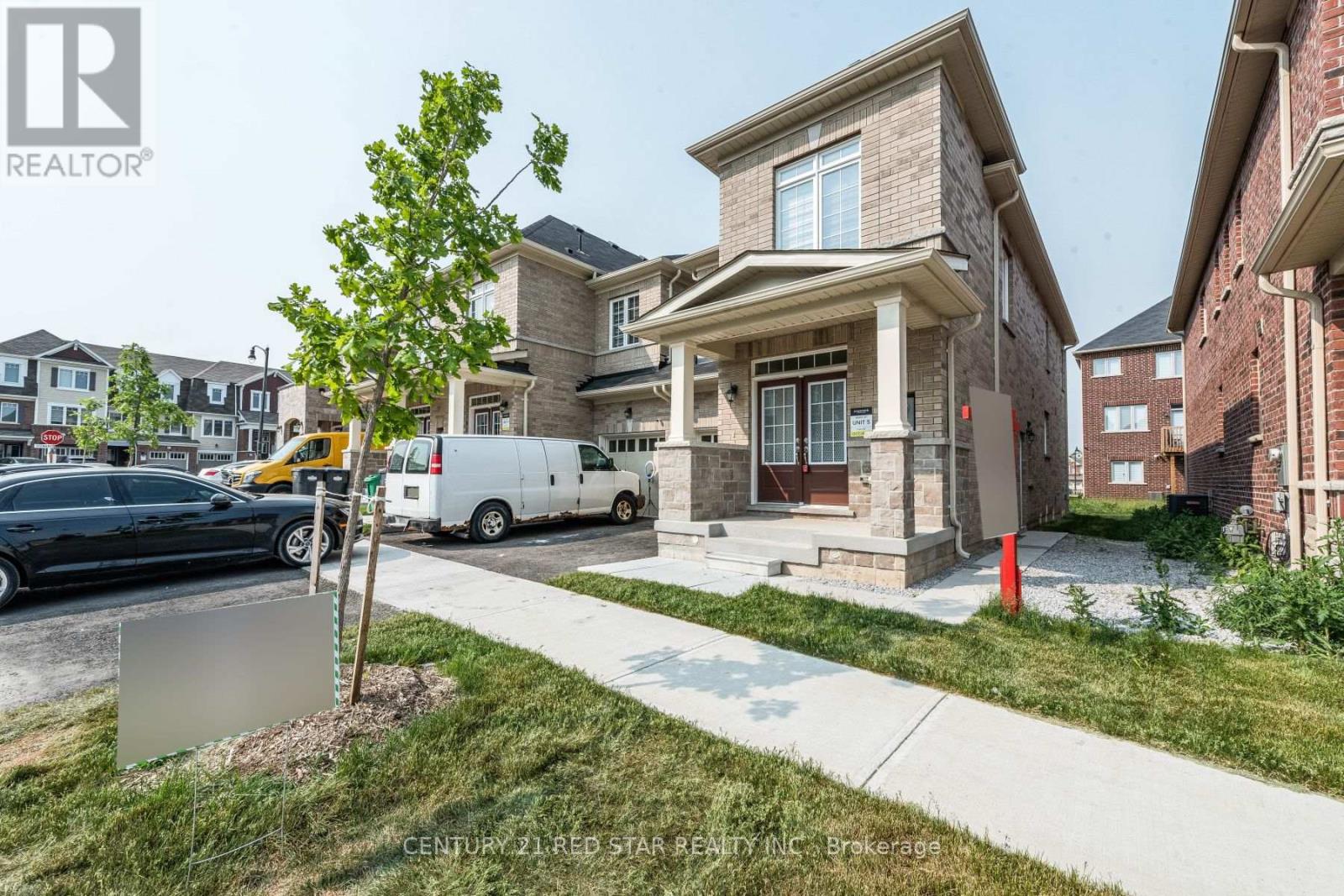 9 Sail Road, Brampton, Ontario  L7A 4W6 - Photo 3 - W12130006