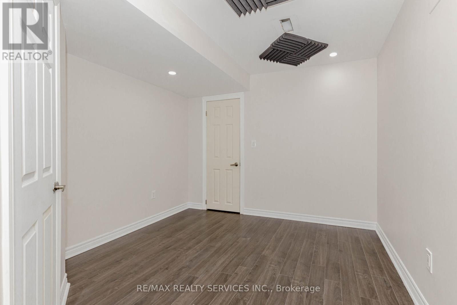 31 Mccardy Court, Caledon, Ontario  L7C 3W9 - Photo 42 - W12130010