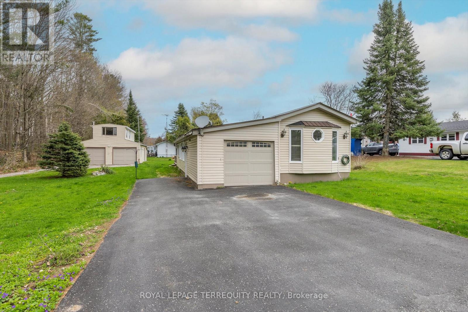 65 Chandos Street, Havelock-Belmont-Methuen (Belmont-Methuen), Ontario  K0L 1Z0 - Photo 2 - X12130009