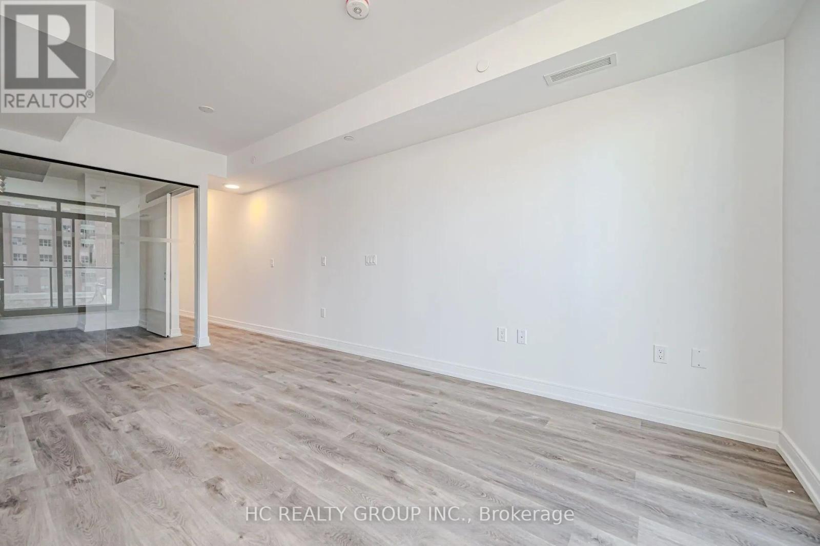 607 - 1 Jarvis Street, Hamilton, Ontario  L8R 0A8 - Photo 10 - X12130051