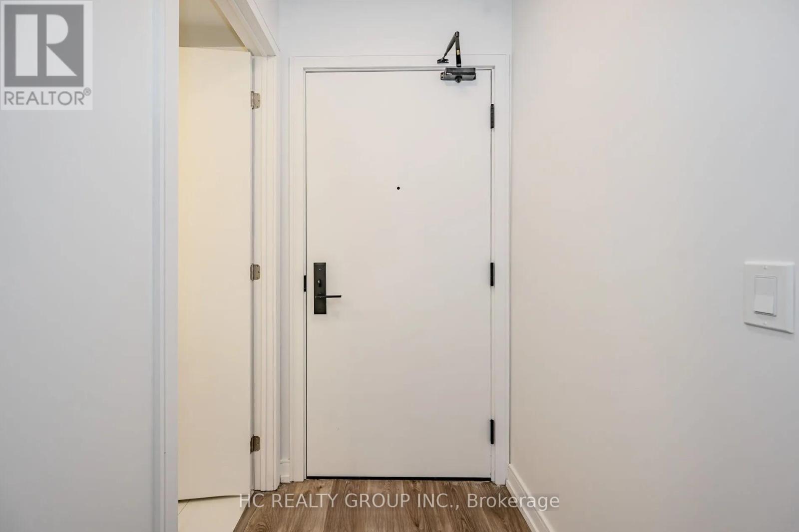 607 - 1 Jarvis Street, Hamilton, Ontario  L8R 0A8 - Photo 3 - X12130051