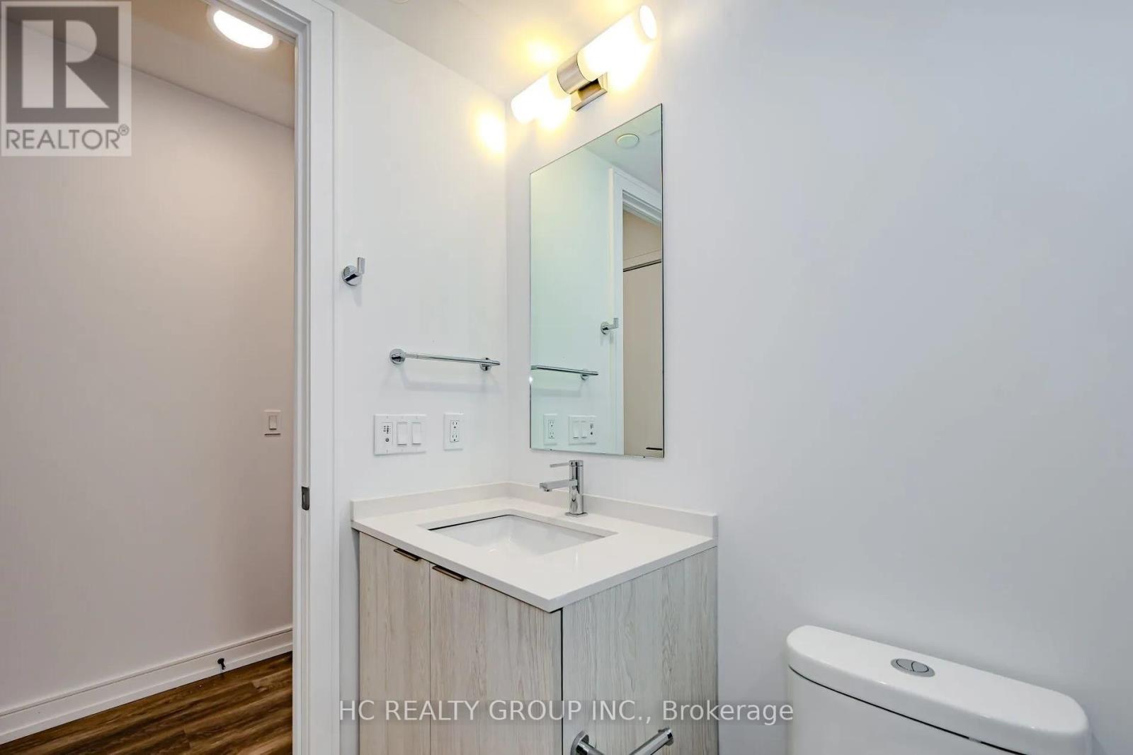 607 - 1 Jarvis Street, Hamilton, Ontario  L8R 0A8 - Photo 4 - X12130051