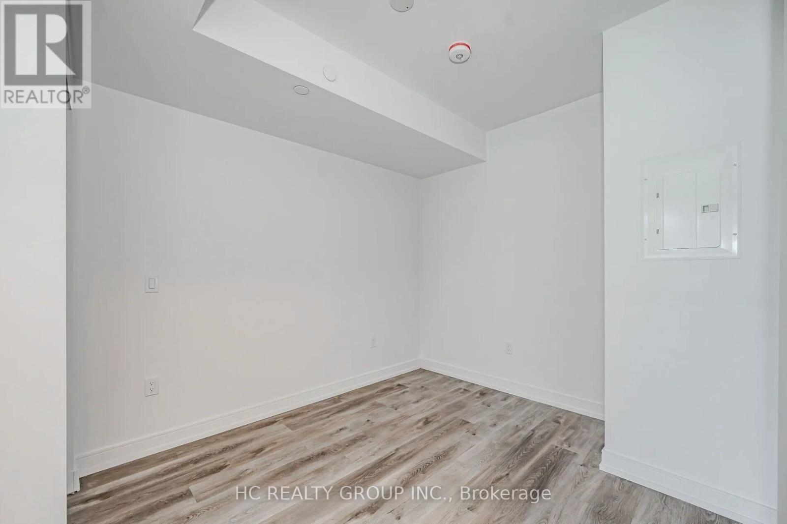 607 - 1 Jarvis Street, Hamilton, Ontario  L8R 0A8 - Photo 6 - X12130051